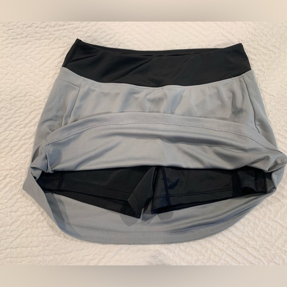 ✨LIKE NEW✨ light grey athletic skort - Picture 2 of 4